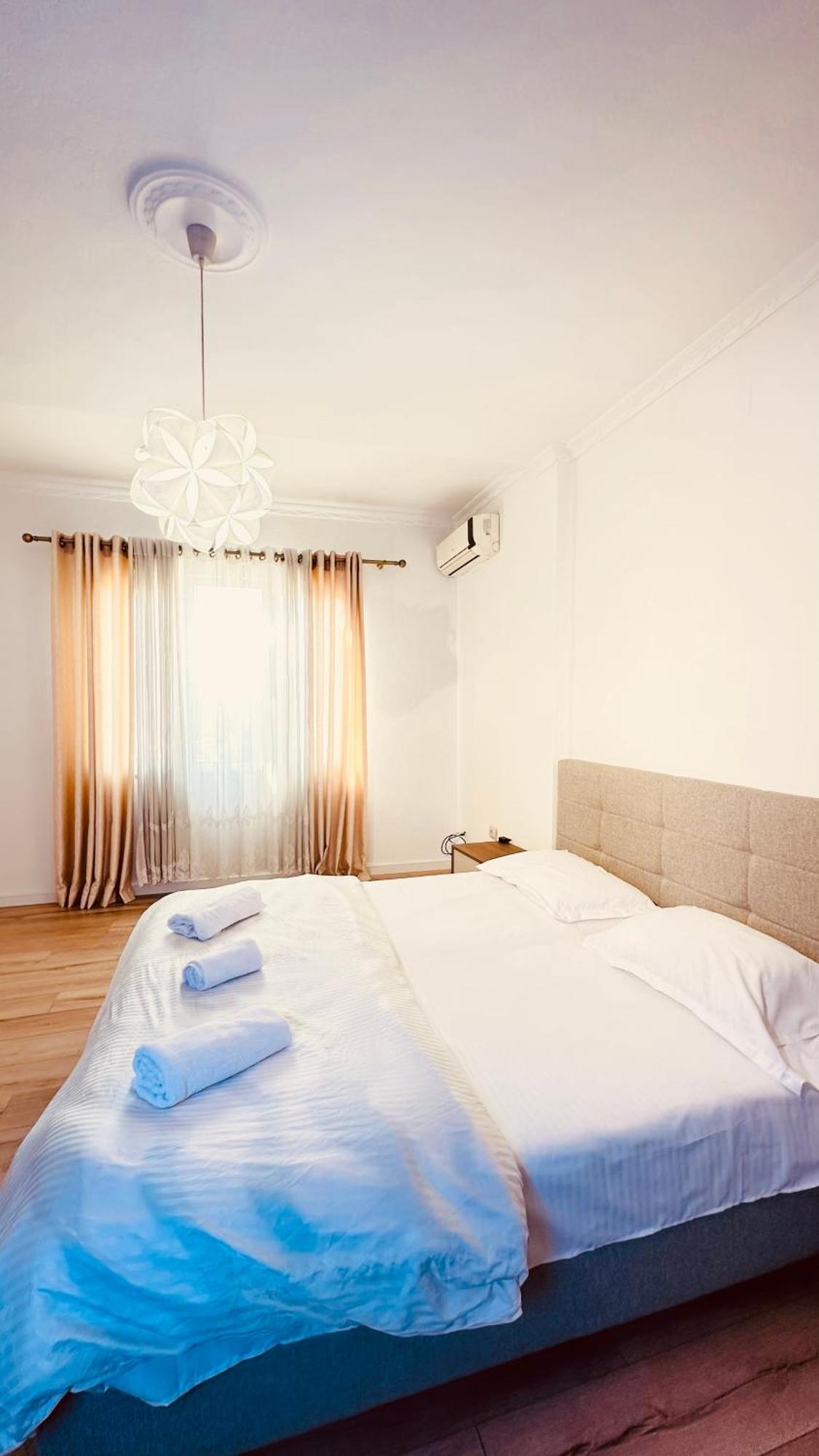 Blloku Luxury 2 Bedroom Apartment Tirana